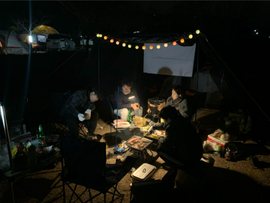 캠핑장 저녁.png