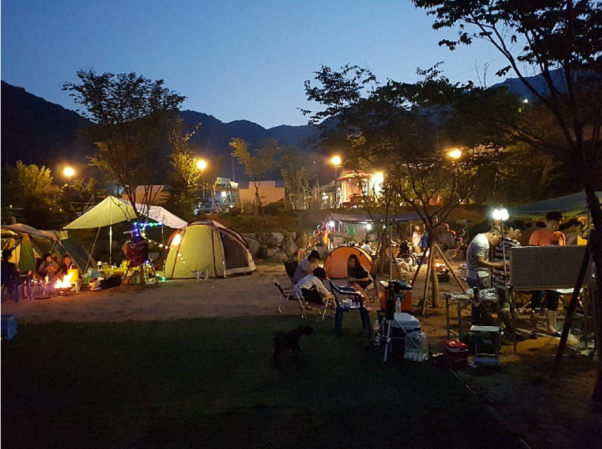 캠핑장 저녁풍경.png