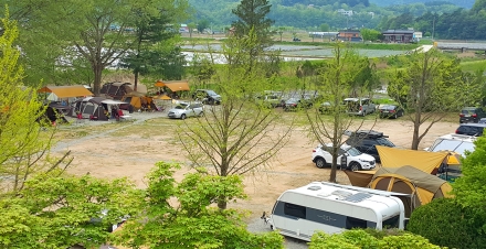 속리산 사나래캠핑장, '불편하지만 편안한' 폐교의 재발견