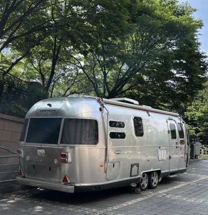 고속터미널 GS자이 아파트에 등장한 에어스트림(Airstream)